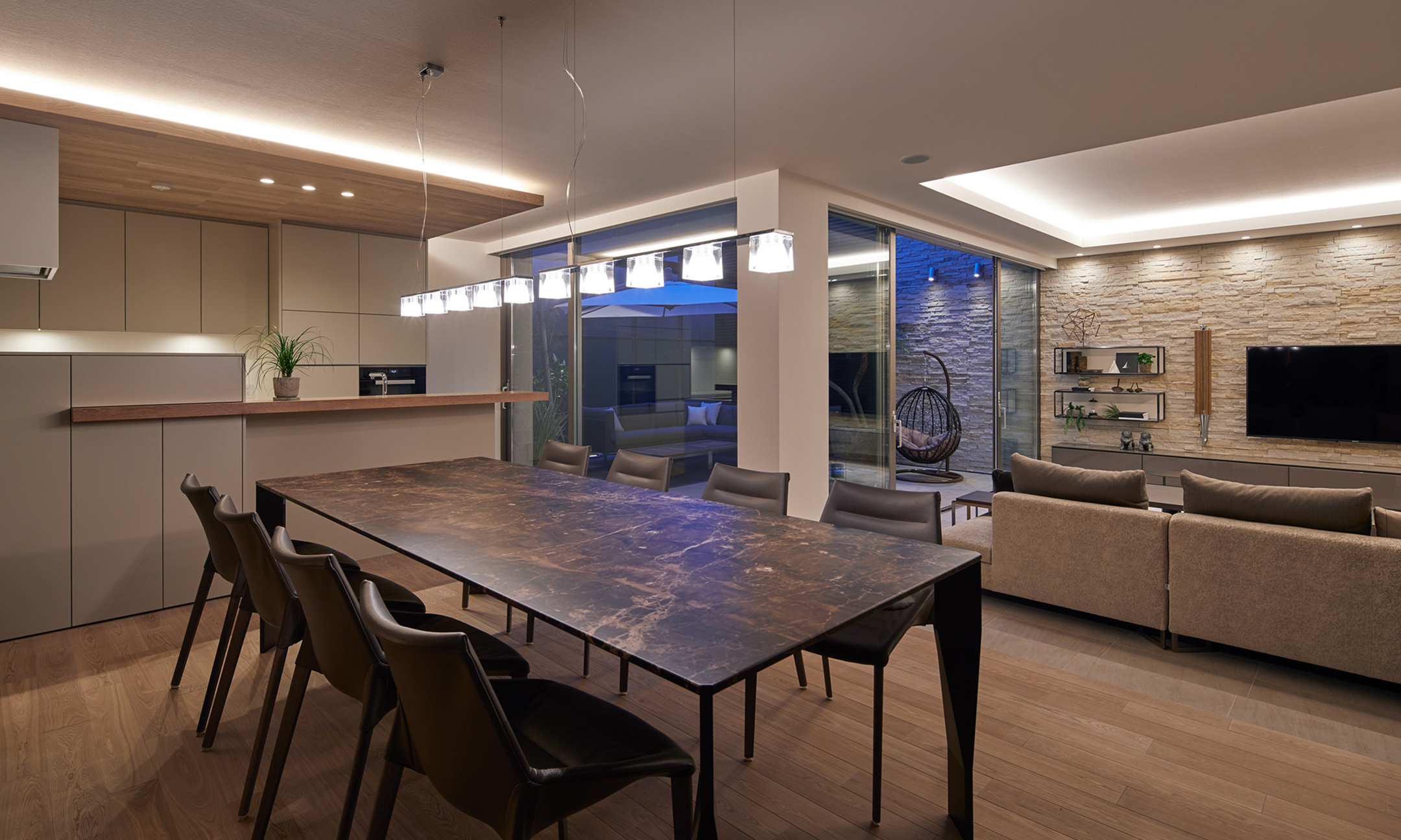 建築を見せる間接照明