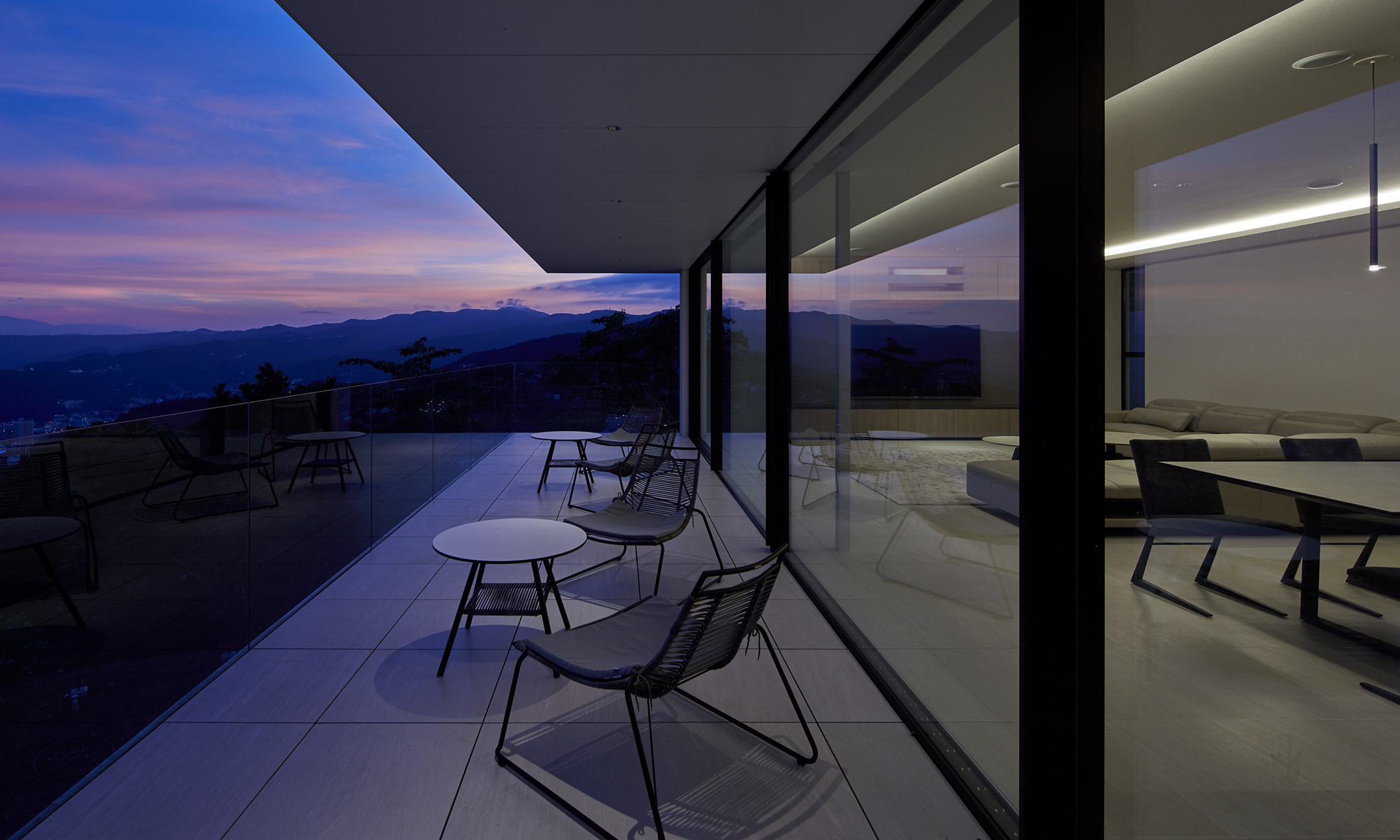 建築と調和し、寛ぎをもたらす照明計画