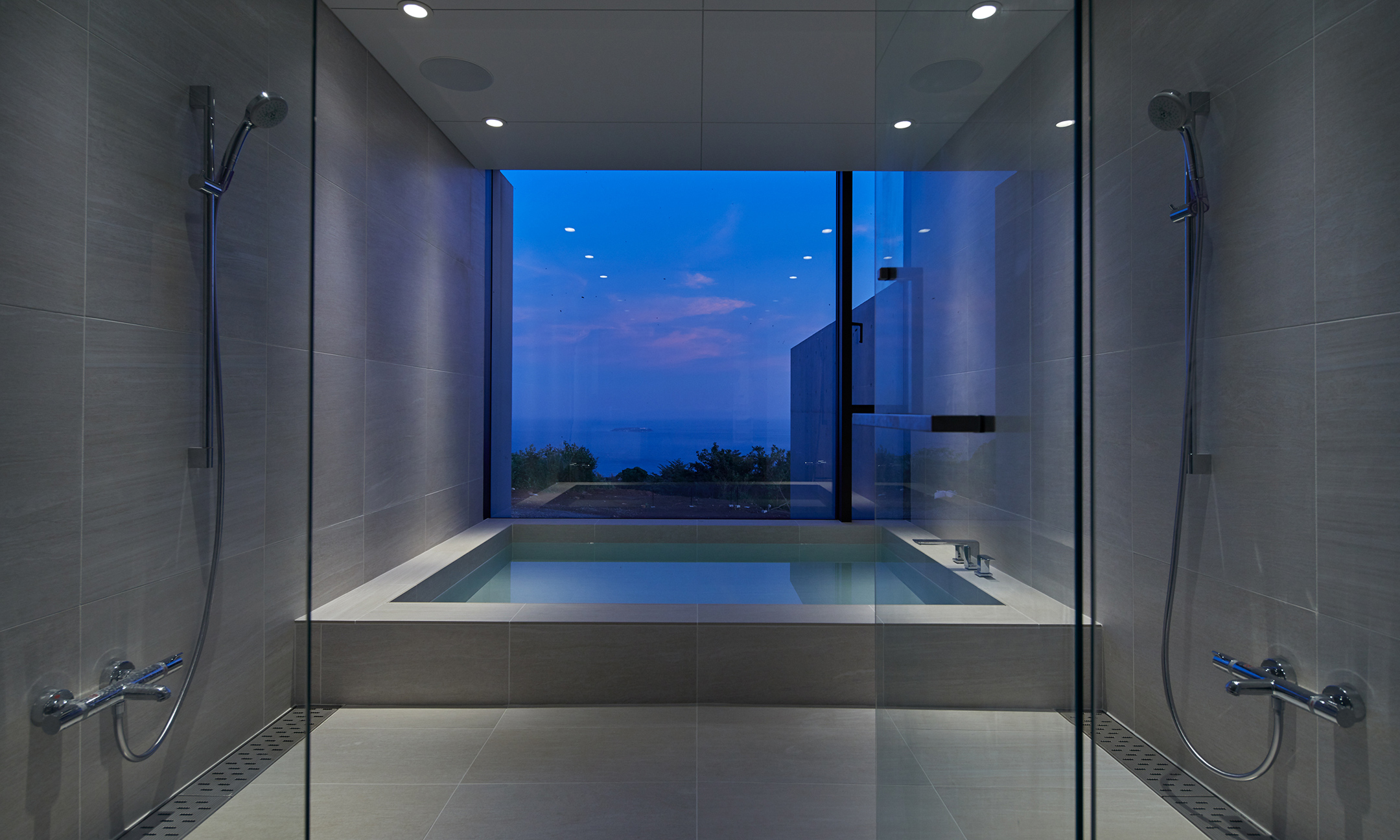 建築と調和し、寛ぎをもたらす照明計画