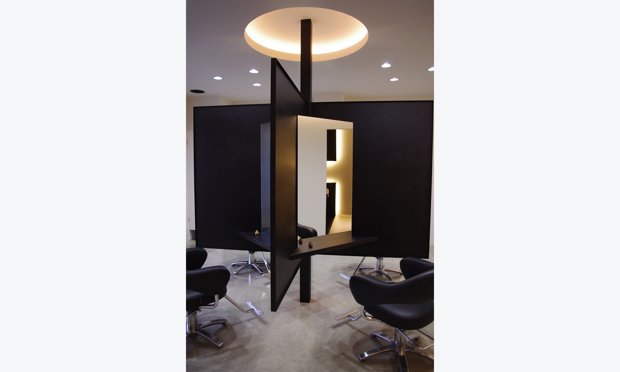 心も髪もうっとりする解放感と落ち着きのある空間により満足度をあげるための雰囲気づくり