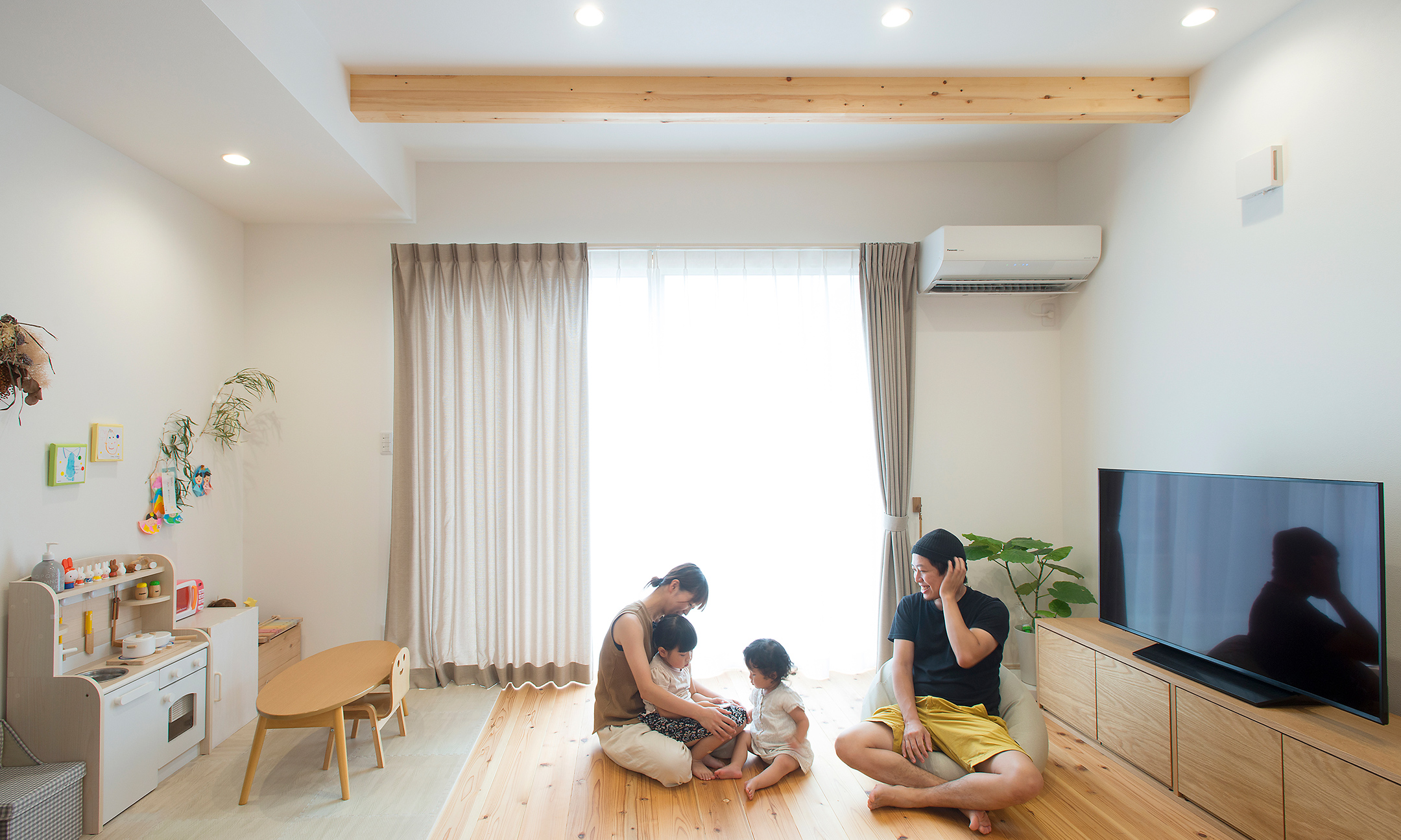 木の素材感に寄り添った照明