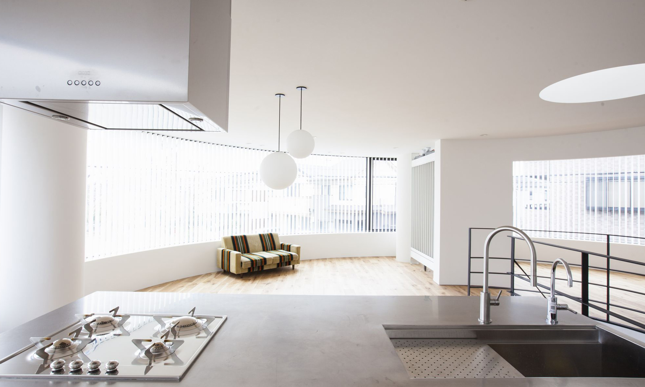 建築と調和する明かり