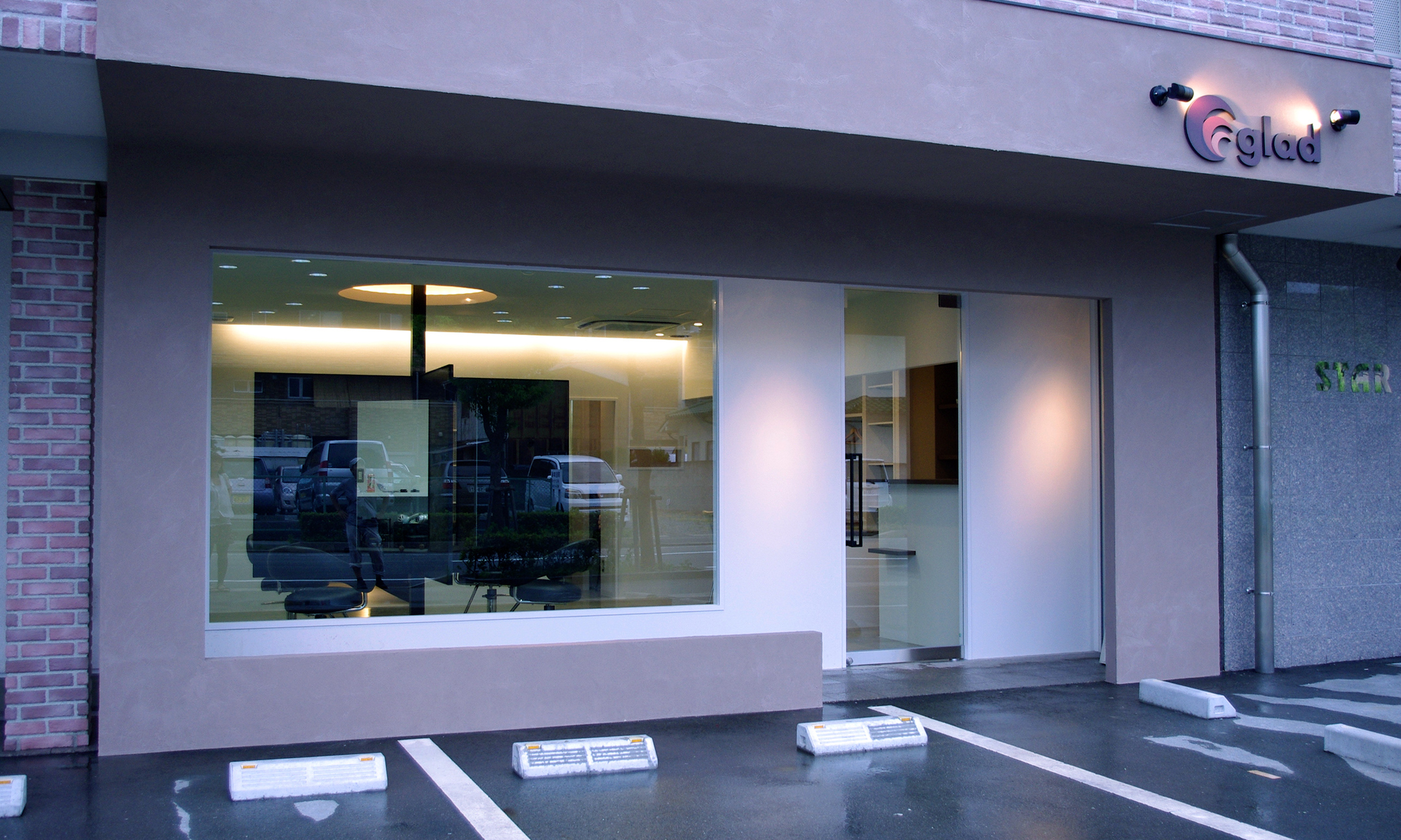 心も髪もうっとりする解放感と落ち着きのある空間により満足度をあげるための雰囲気づくり