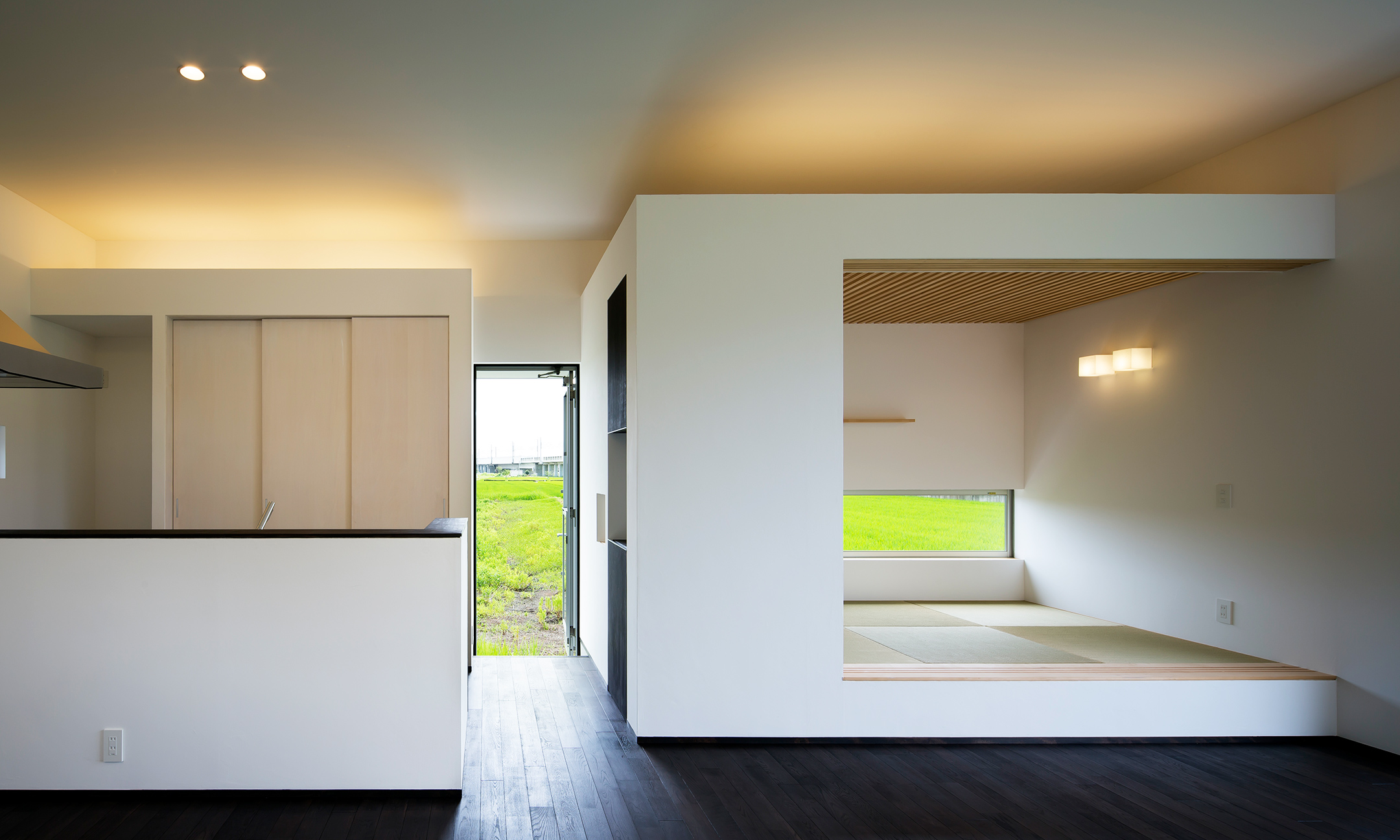 太陽のひかりと照明の明かり