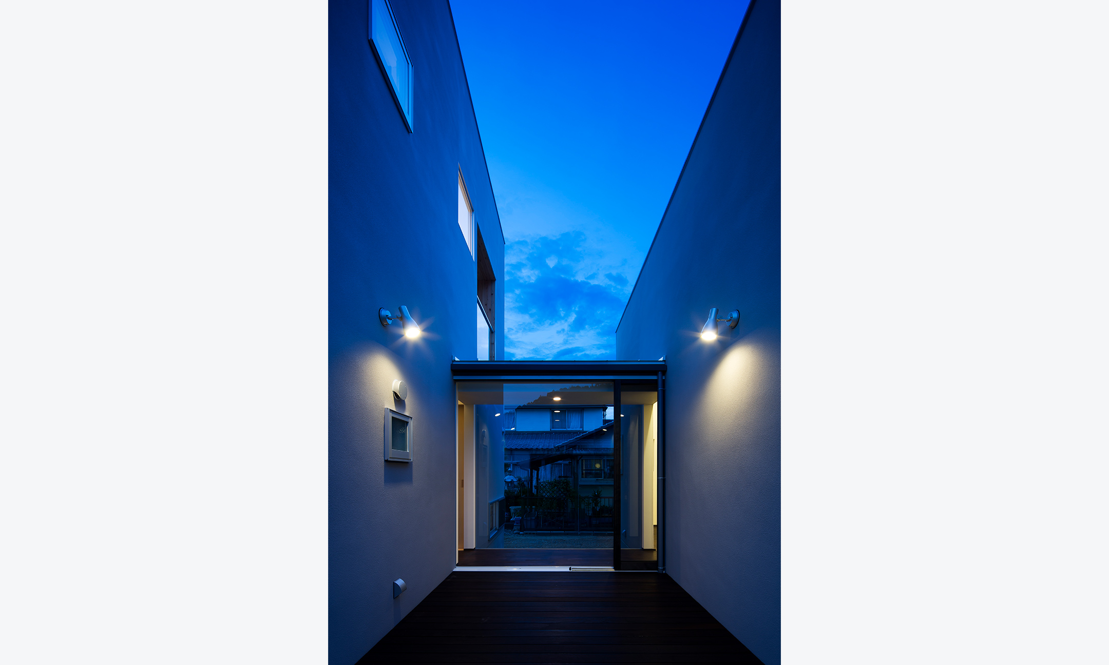 太陽のひかりと照明の明かり