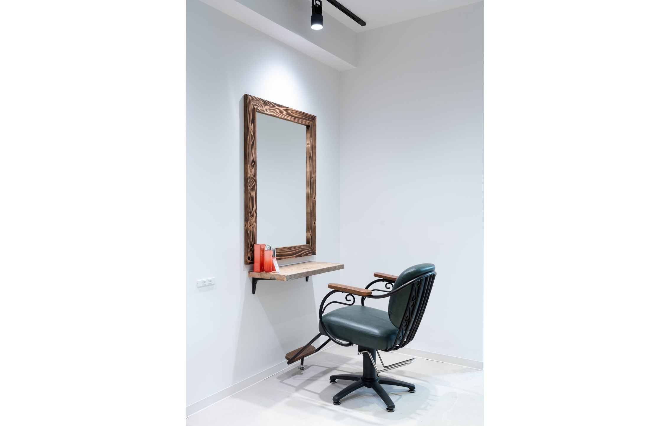 自然光に近い色を